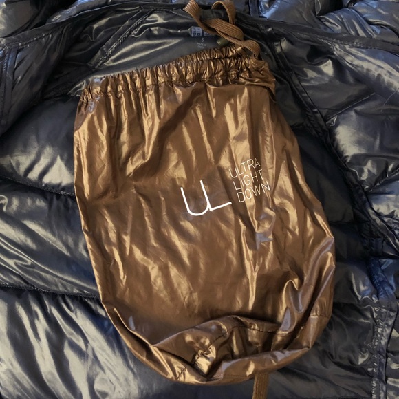 Uniqlo Puffer Jacket with hood - Picture 3 of 3